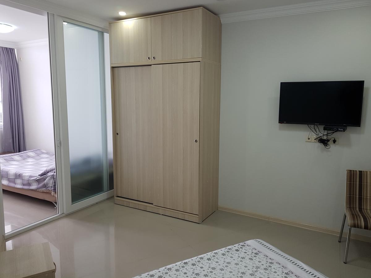 Apartment In Front Of Mcdonald'S Batumi Exterior foto