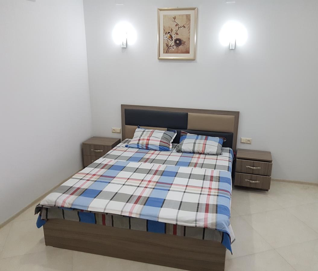 Apartment In Front Of Mcdonald'S Batumi Exterior foto