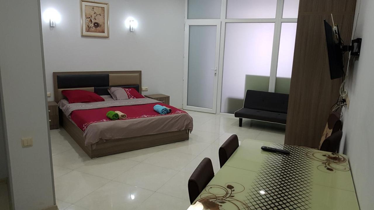 Apartment In Front Of Mcdonald'S Batumi Exterior foto